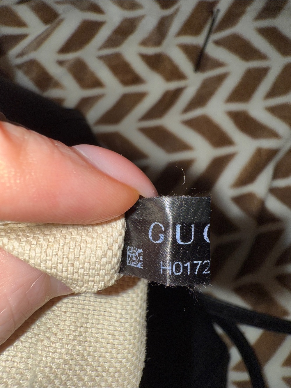 Gucci Black Pebbled Leather Shoulder Tote with Embossed Logo - Picture 6 of 8